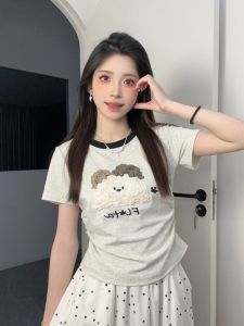 เสื้อยืดคอกลมลายตัวอักษรการ์ตูนสั้นทรงเข้ารูปสำหรับผู้หญิง แขนสั้น คอตตอนผสมโพลีเอสเตอร์ แฟชั่นฤดูร้อน