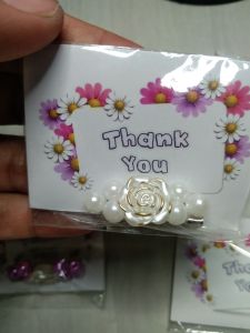 souvenir pernikahan murah 50pcs Bros dagu handmade. souvenir pernikahan hijab.souvenir custom nama souvenir pernikahan kekinian