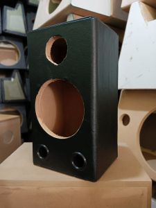 BOX SPEAKER RUMAHAN 6 INCH DAN 65 INCH TERDAPAT LUBANG TWETER DAN 2 PCS LUBANG UDARA HARGA SATUAN SANGAT MURAH