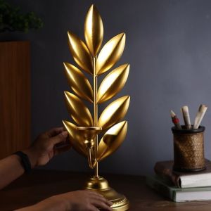 เชิงเทียนสีทอง ที่ถือเทียนโลหะลายดอก สำหรับตกแต่ง ร้านอาหาร ห้องศึกษา เครื่องประดับเดสก์ทอป ตกแต่งร้านสปา