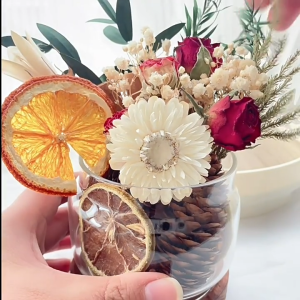Elegant Aromatherapy Dried Flower Arrangement with Essential Oil Diffuser - Home Fragrance Decor for Bedroom & Living Room