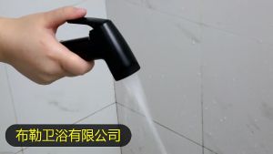 Vòi xịt vệ sinh tăng áp vòi xịt dương màu đen sang trọng chất liệu  ABS siêu bền cho nhà tắm