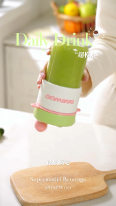 DAEWOO fruit and vegetable cup slimming cup juicerfruit cup small household portable wireless rechargeable juicer cooking machine accompanying cup ZB13