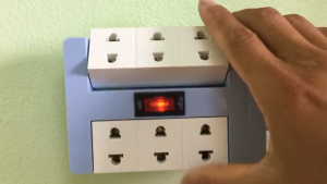 Ổ cắm Xoay 90° Điện Quang ĐQ ESK RT gồm 6 lỗ cắm 2 chấu (giao màu ngẫu nhiên) - Hàng chính hãng