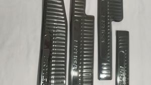 Bộ Ốp Bậc Chân Trong Ngoài Suzuki Ertiga 2023-2019 Mẫu Titan cao Cấp