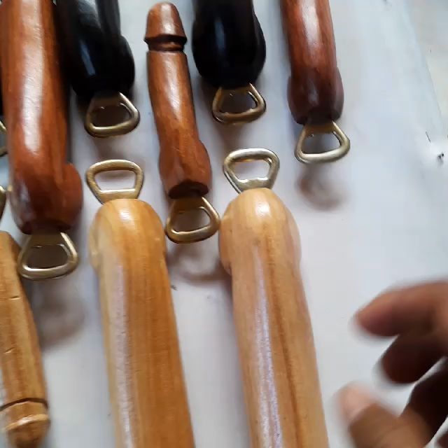 Pembuka Botol Lolok Kerajinan tangan handmade kayu Bali alat bukaan botol