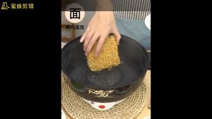 COOKING POT STEAMER MULTIFUNGSI PANCI ELEKTRIK PANCI LISTRIK WAJAN KUKUS FRYING PAN PORTABLE (20CM)