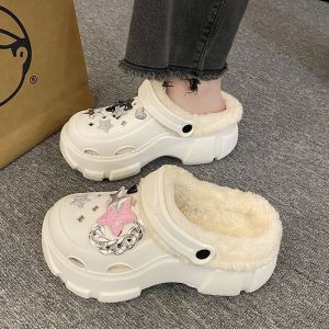 รองเท้าแตะผู้หญิงหนาหุ้มข้อหนาพื้นยางรัดรูปแบบใหม่สำหรับฤดูหนาวในร่มและกลางแจ้ง รองเท้าแตะผ้าฝ้ายกันหนาวแบบสวมหัว