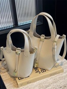Fashionable Minimalist Bucket Bag Womens Handbag Soft PU Leather Single Shoulder Bag for Work Casual Commute Handheld