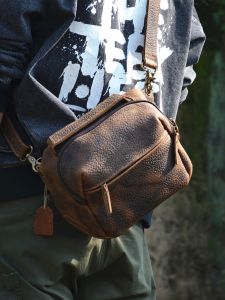 Retro Leather Motorcycle Camera Bag Large Capacity Mens Crossbody Bag Vintage Style Handbag Durable Soft Handle Shoulder Bag