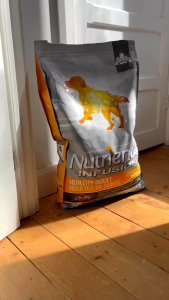[10Kg] Hạt Nutrience Infusion Cho Chó Trưởng Thành Cỡ Vừa & Lớn Thịt Gà & Rau Củ Quả Tự Nhiên