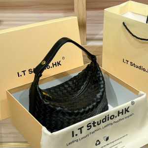 Hong Kong Genuine Leather Woven Bento Box Underarm Bag Womens New 2026 Spring Summer High-End Sensation Single Shoulder Bag