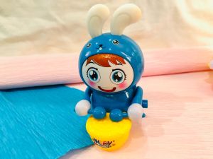 กระต่ายตีกลองของเล่นมีเสียงมีไฟ เคลื่อนที่ได้