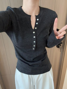 YUANYA | Áo Sweater Cổ Henley Ôm