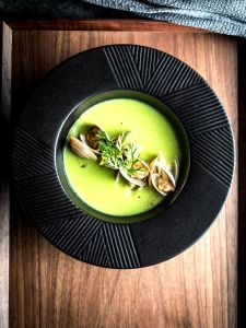 Elegant Black Dinner Plate Beautiful Deep Dish Soup Bowl Western Diningware Special Look Hat Design Porcelain Kitchen Tool