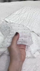 VẢI LỤA XỐP KẾT KIM SA NỀN TRẮNG KEM - KHỔ VẢI 1.5M - VẢI NHÀ PHẠM