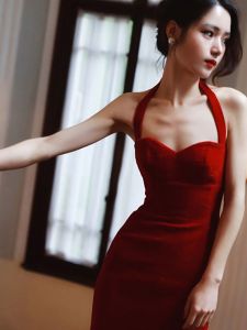 ชุดเดรสคอวีแขนกุดผ้ากำมะหยี่สีแดงสำหรับเจ้าสาว ชุดราตรีสุดหรูหรา ชุดคลุมไหล่ ชุดเดรสผู้หญิง ชุดเดรสฤดูใบไม้ผลิและฤดูร้อน