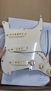 FLEOR | FLEOR Alnico 5 SSS Prewired Loaded Guitar Pickguard 11-Holes ST Guitar Parts-Cream 3Ply