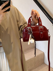 Fashionable Red Shoulder Bag for Women 2025 Autumn New Style Single Shoulder Handbag Beauty Ray Crossbody Bag Modern Neutral Style