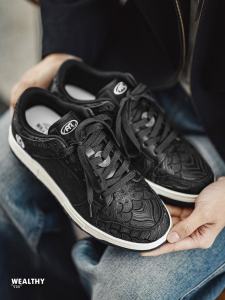 รองเท้าผ้าใบชาย ผ้าไหม รองเท้าลำลอง สไตล์ใหม่ ฤดูใบไม้ร่วง รองเท้ากีฬาแบบดั้งเดิม รองเท้าผ้าใบสไตล์ย้อนยุค รองเท้าแฟชั่นอเนกประสงค์