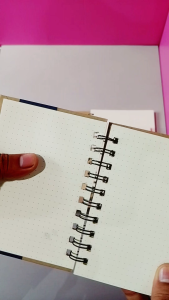 Saengroong สมุดปกน้ำตาล ปกแข็งDIYตกแต่งได้ เนื้อในถนอมสายตา บรรจุ 100แผ่น / เล่ม