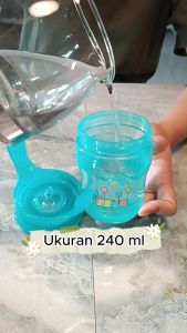 DINOTOYS ALYONA AL-024 TRAINING CUP PREMIUM WITH HANDLE 240ML/ 8oz SIPPER CUP 360° GELAS ANAK BELAJAR MINUM DENGAN PEGANGAN ANTI TUMPAH SEDOTAN DENGAN KATUP SILICONE KAMI MENYEDIAKAN KOLAM RENANG ANAK BAYI PELAMPUNG BAN RENANG ANAK BAYI PIRING MAKAN BAYI
