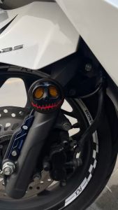 ZLWR สติ๊กเกอร์ตกแต่งรถจักรยานยนต์ สติ๊กเกอร์ติดรถฟักทองโลหะ วัสดุโลหะผสมสังกะสี ทนต่อการสึกหรอ พื้นผิวสี สติ๊กเกอร์ติดรถยนต์โลหะส่วนบุคคล อุปกรณ์ดัดแปลงรถจักรยานยนต์