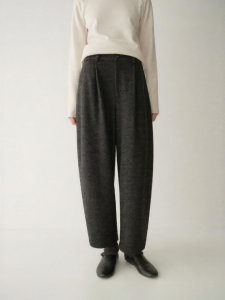 INSIS FEMME | First Shear Wool Simple and Elegant Trousers