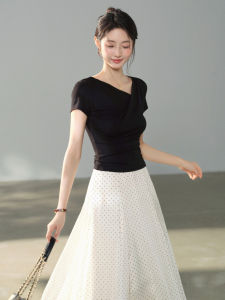 Áo Thun Slim Fit V-Neck Không Đối Xứng