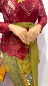 Kebaya Wanita Modern & Model Terbaru