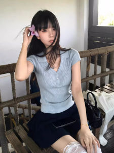 QINWEIYU | Áo Thun Tay Ngắn Cổ V Xếp Gập