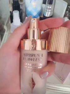 Charlotte Tilbury | Kem Nền Lỏng 4 Màu CT - Độ Che Phủ Lâu Trôi Chất Kem Mịn Màng Nhẹ Tênh Kết Cấu Dạng Nước Cho Lớp Trang Điểm Hoàn Hảo