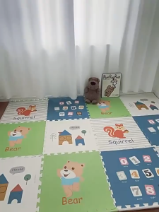 แผ่นรองพื้น 2 ด้าน 1 pack มี 4 ชิ้น ถอดเก็บได้ นั่งสบาย โครงสร้างหลายชั้น วัสดุดีเยี่ยม 60X60X4