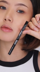 MAKE OVER Liquid Eye Liner Hitam 17 ml: Desain Mudah Digunakan & Aman untuk Mata