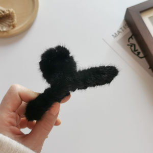 Fashionable Autumn Winter Plush Hair Claw Simple Hong Kong Style Elegant Hair Accessories New Hair Clip Trendy Hair Gripper