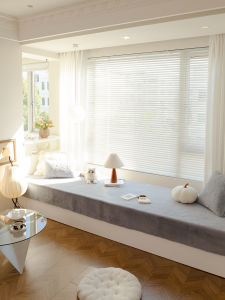 Yem | Imitation Fox Fur Window Seat Cushion