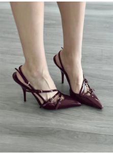 รองเท้าแตะส้นสูงหัวแหลมสีแดงเข้ม ทรงหัวมน สำหรับผู้หญิง ฤดูร้อนปี 2024 รองเท้าแตะส้นสูงแบบหัวแหลมสำหรับผู้หญิง รองเท้าแฟชั่น