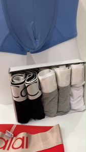 กางเกงในชาย ชุดชั้นในชาย 1 กล่อง มี 5 ตัว แบบยาว ผ้านิ่ม สีและแบบตามภาพ พร้อมกล่อง พร้อมส่ง ( 001CK04 ผ้านิ่ม )