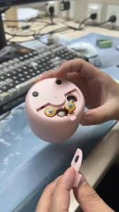 เครื่องกบเหลาดินสอไฟฟ้า กบเหลาดินสออัตโนมัติ กล่องใส 3 วินาทีให้เสร็จ ใช้ได้3000+ ครั้ง รุ่นใช้แบตเตอรี่ พร้อมหัว ตุ๊กตาสุดน่ารัก