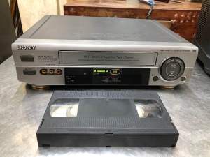 Đầu băng VHS Sony XF-247 có Hifi sử dụng xem tốt hình ảnh rất mịn đẹp âm thanh hay