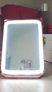 กระจกแต่งหน้า กระจกมีไฟ LED กระจกแต่งหน้าทรงสี่เหลี่ยม พร้อมขาตั้ง สามารถเปิดไฟได้