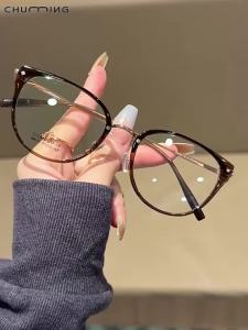 Chuming | Gọng Kính Mèo Siêu Nhẹ Titanium Màu Trà Cho Phụ Nữ
