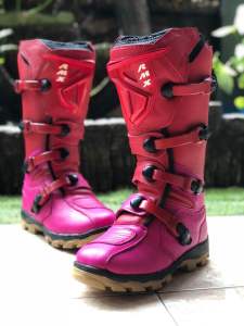 Sepatu ADVENTURE TRAIL RMX SPECIAL EDITION