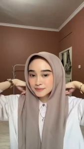 Kerudung segi empat Bella square polycotton 115x115 cm Jilbab segi empat terbaru