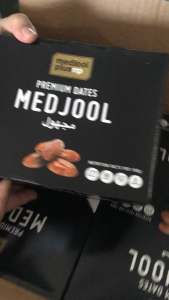ยกแพ็ค 8 กล่อง อินทผาลัมเมดจูล Exp. 31/12/2027 (1KG - LARGE) คัดเม็ดใหญ่ กล่องละ 1 กิโล มีอย. Medjool Dates เกรดพรีเมียม