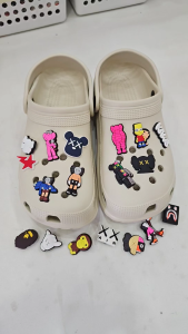 Charm jibbitz sticker 2D gắn dép cross mẫu C67