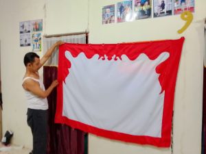 Kain kelir wayang kulit merah hitam bahan oswot