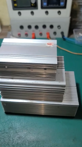 vỏ nhôm ic xe điện hàng tháo xe tận dụng làm tản nhiệt.