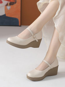 รองเท้าส้นเตี้ยหนังวัวชั้นบนพื้นนุ่มสำหรับผู้หญิง ฤดูร้อน 2024 รองเท้าส้นเตี้ยแบบใหม่ไม่ลื่น รองเท้าส้นเตี้ยแบบสวมสบายสำหรับคุณแม่ ขนาดเล็ก 32 33 34