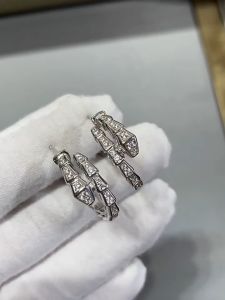 Hikaw 18k Saudi Gold Earrings: An Elegant Women's Jewelry Set